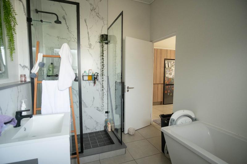 To Let 2 Bedroom Property for Rent in Sandown Western Cape